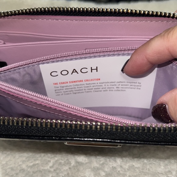 NWT Coach Credit Card Wallet. - Picture 6 of 6